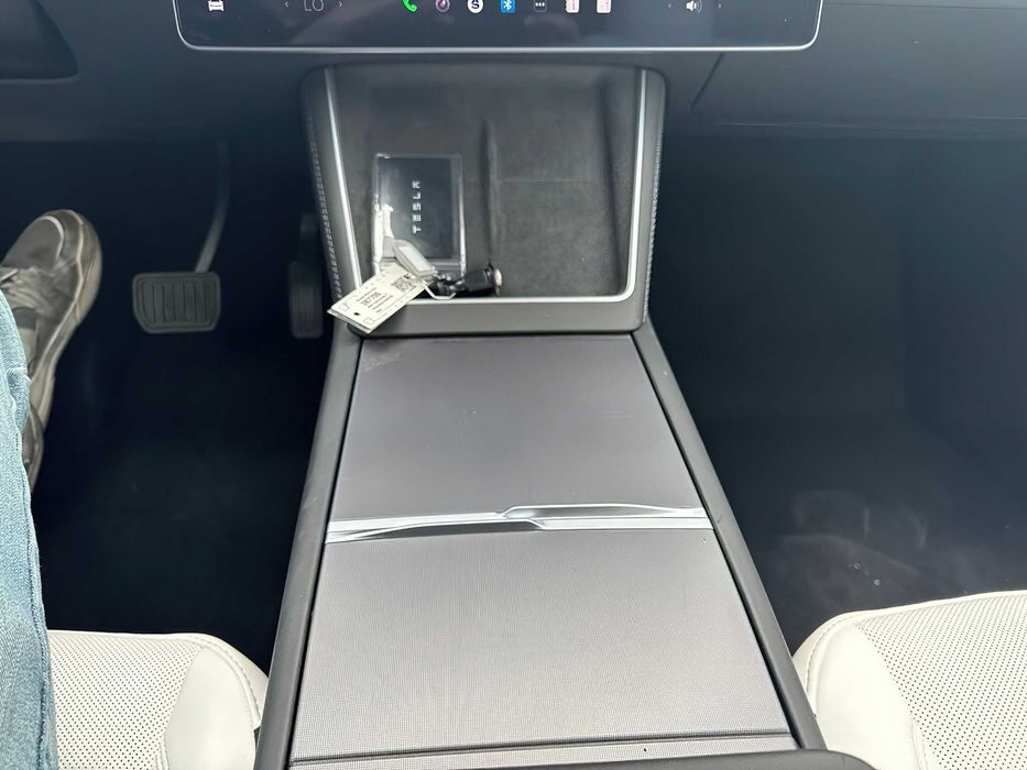 Tesla Model Y      2026