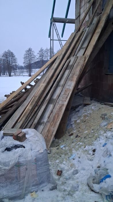 Deski steple po jednej budowie