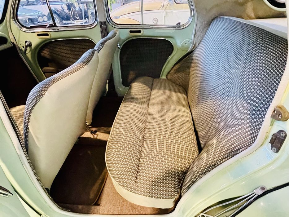 Renault 4 CV “Joaninha”