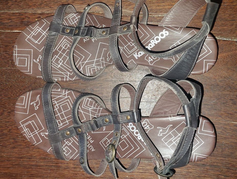 Sandálias Kangaroos tamanho 40
Castanhas, em pele
Têm ligeiro salto