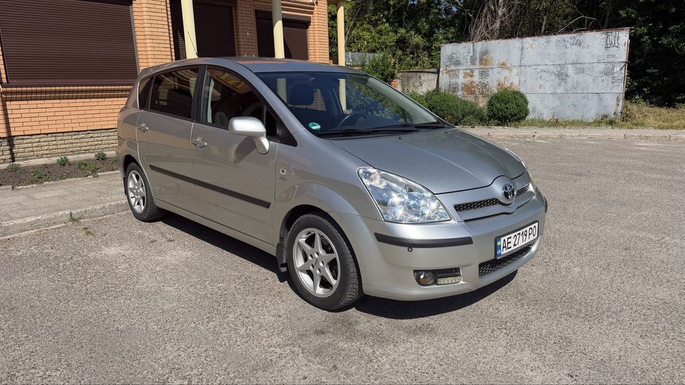 Toyota Corolla  Verso 2005