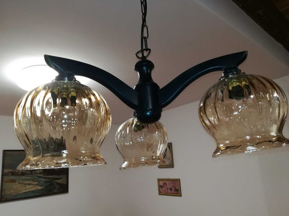 Drewniana, trzyramienna lampa sufitowa