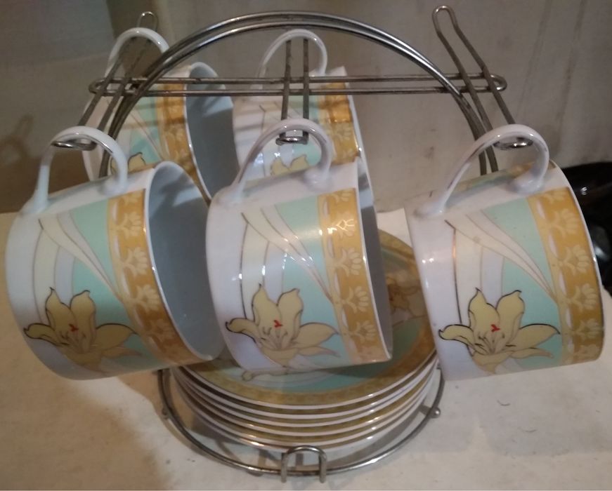 Чайные чашки, блюдца