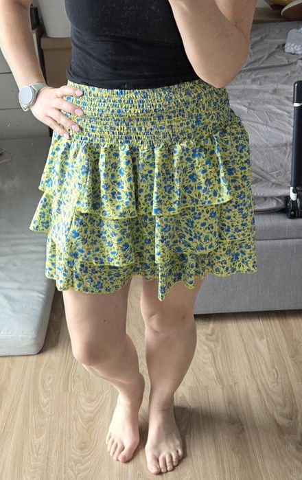 Piękna spodniczka motyw kwiatowy