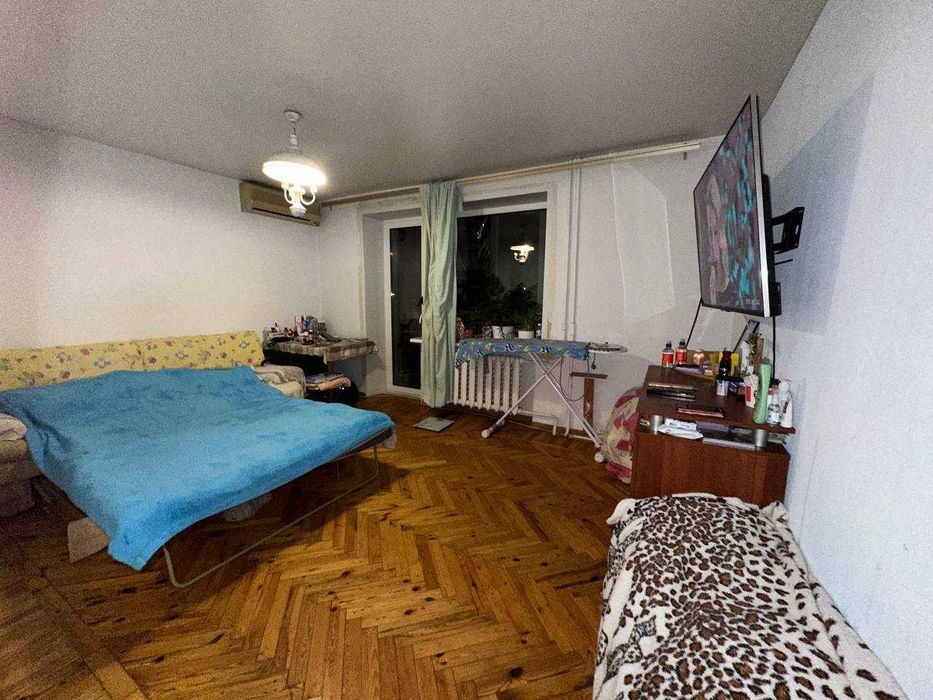 Продам  4к.квартиру в Центре"S=92м2"Князя  В.Великого-15"Б"