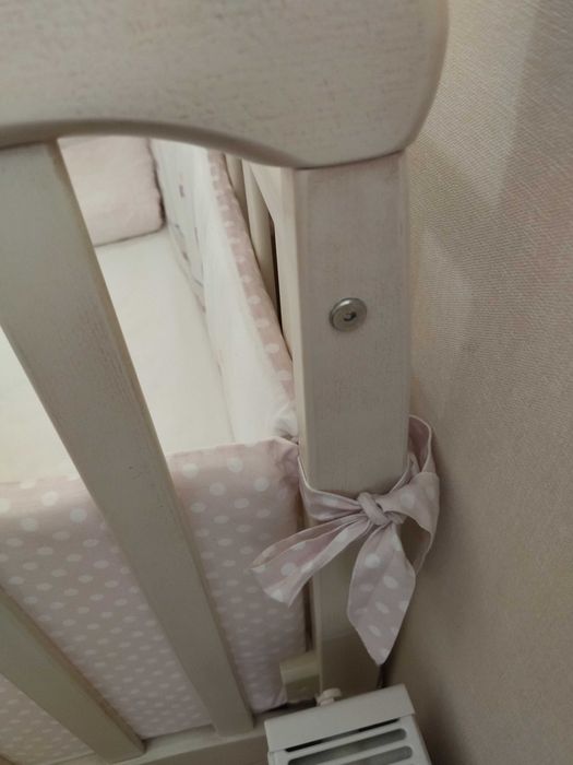 кровать из натурального дерева