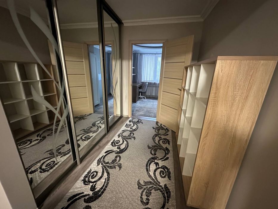 Гарна двох кімнатна квартира з автономним опаленням