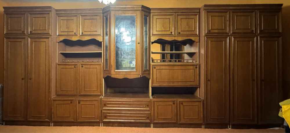 Терміново ! Дубова стінка у вітальню