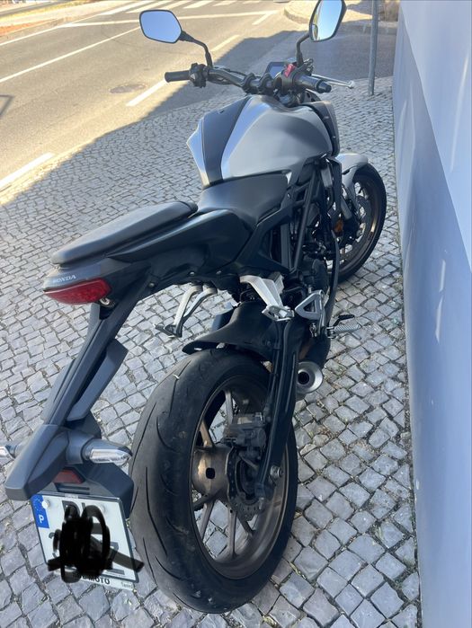 Mota HONDA CB 125 R preta e cinza