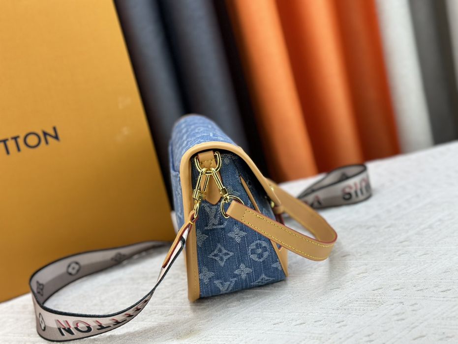 Жіноча крос-боді LOUIS VUITTON M46386
