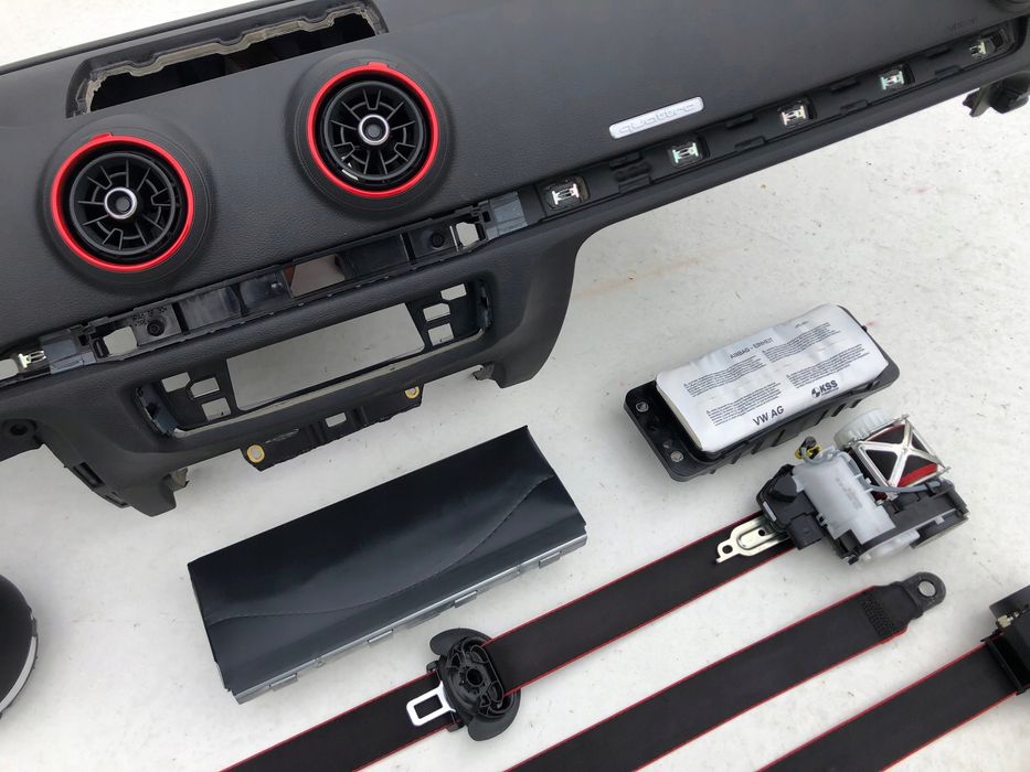 audi rs3 deska kokpit konsola poduszki
