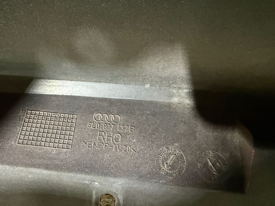 Задний бампер AUDI A3 8L HB 3D  8L0807437B