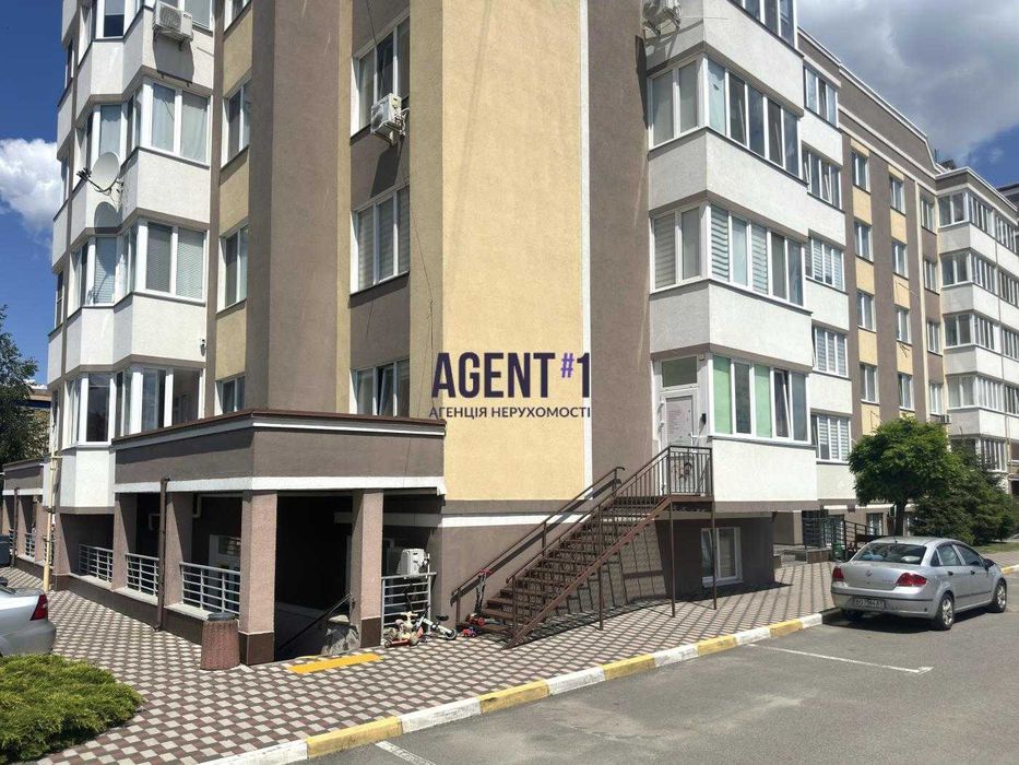 Фасадне приміщення на першому поверсі в ЖК Сучасний, 70 кв.м.