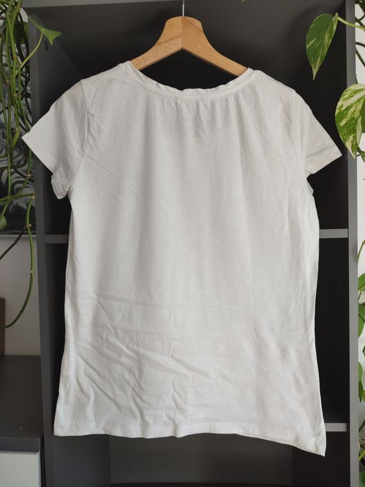 Biała koszulka z nadrukiem kota - Cropp rozm. L