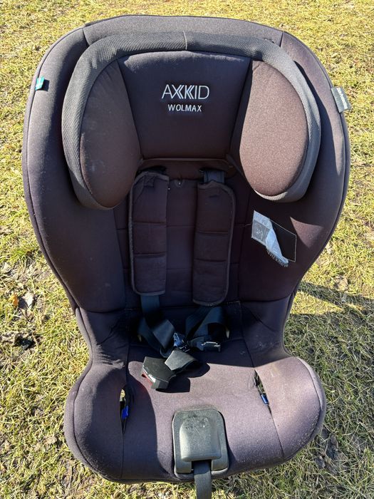 fotelik samochodowy marki Axkid, model Wolmax