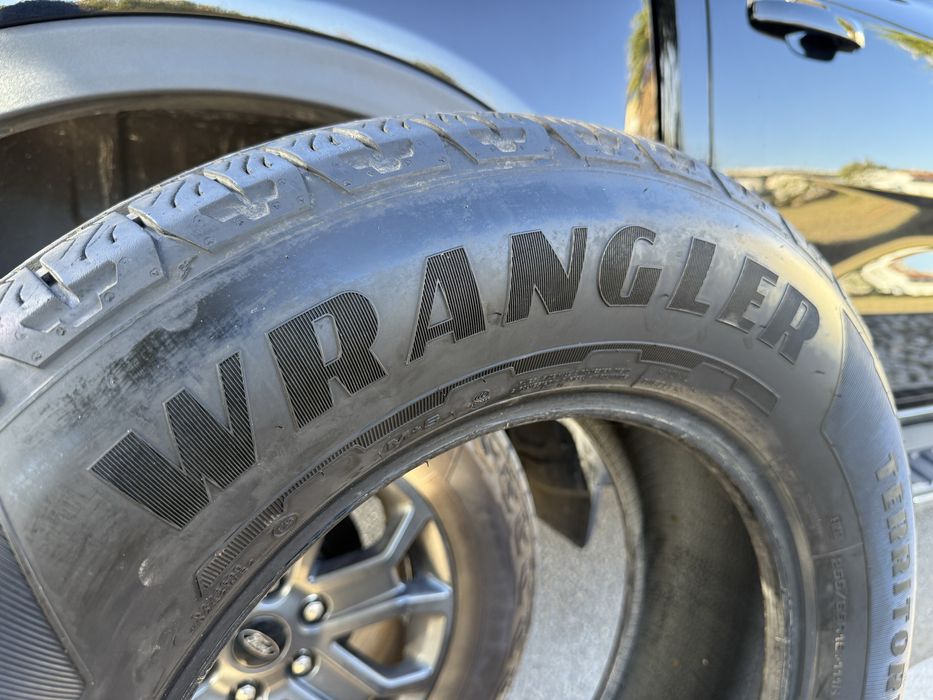 Pneus Estrada Ford Ranger 255/65 R 18  ( 3/4 VIDA UTIL)