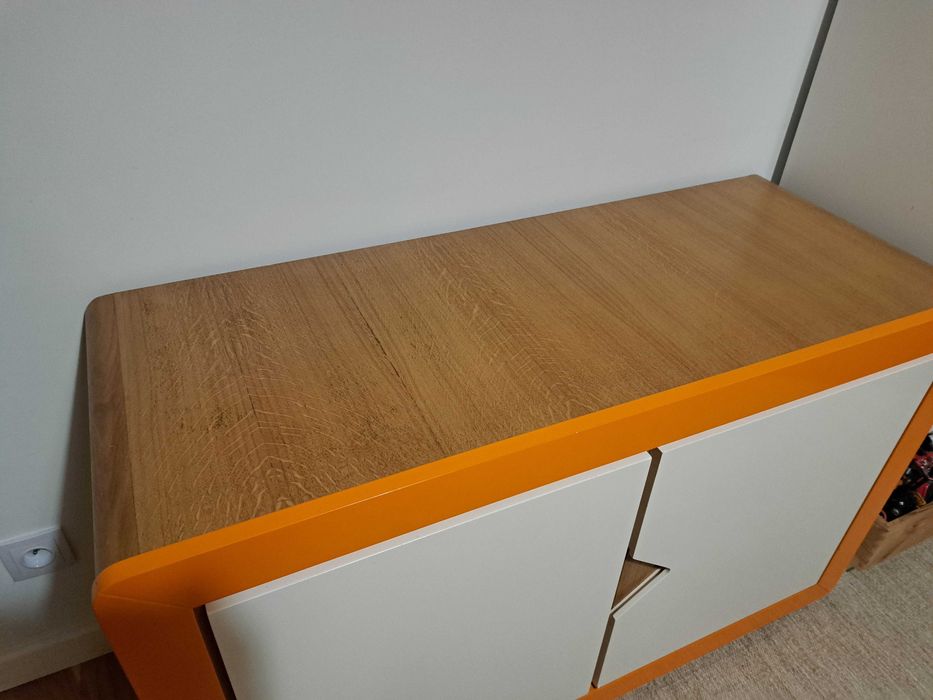 Meble dziecięce - biurko, komoda