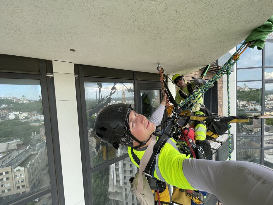 Висотні роботи Верхолаз Альпінст пиляння дерев