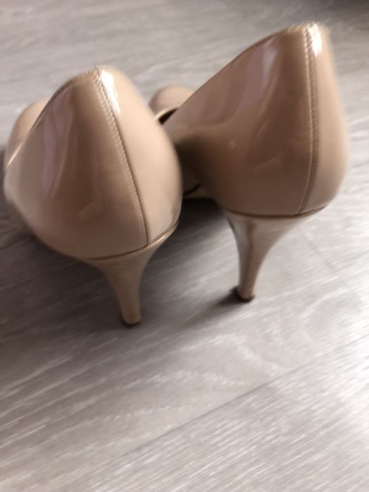 Продам лакові туфлі