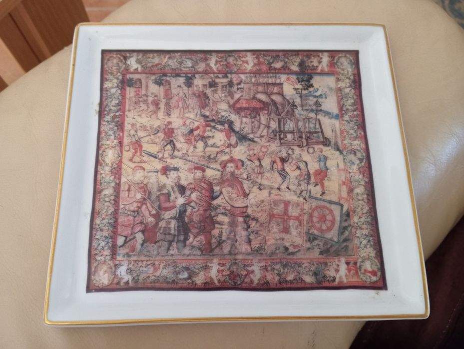 Prato porcelana tapeçarias D João de Castro