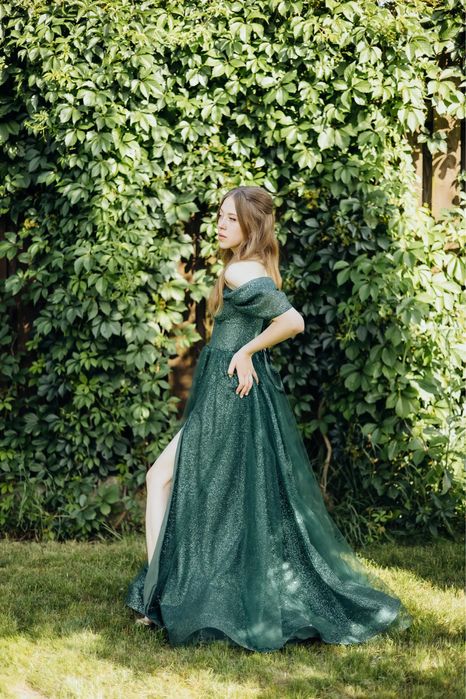 Випускна сукня, зеленого кольору