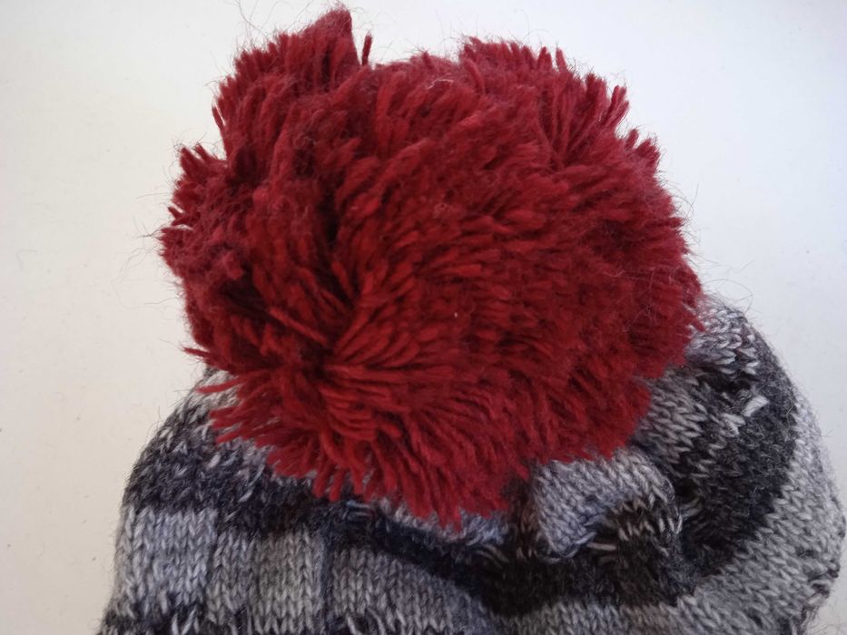 Шапка з помпоном