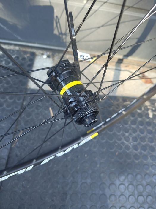 Koło do gtavela mavic aksium disc oś 12x100 tarcza centerlock jak nowe