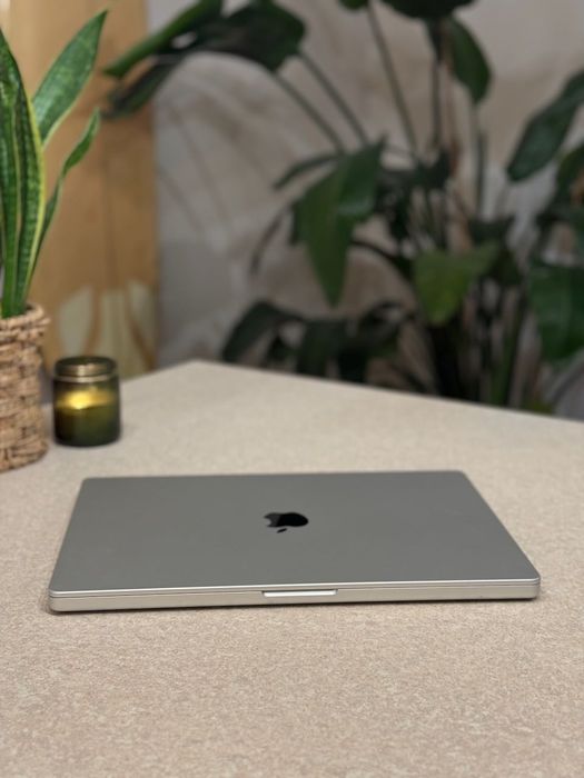 Apple MacBook Pro 16” M1 Max 64GB ram 1TB SSD