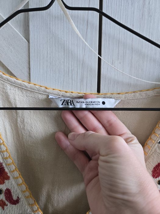 Літнє плаття Zara з вишивкою