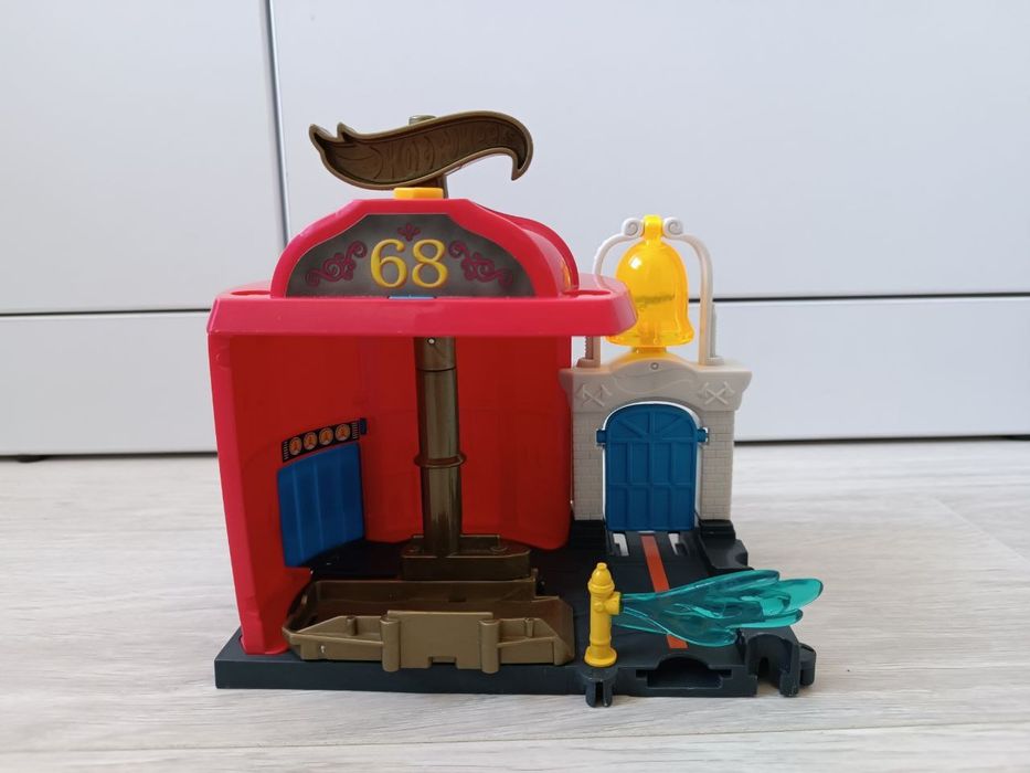 Hot wheels пожежна частина (без машинки)
