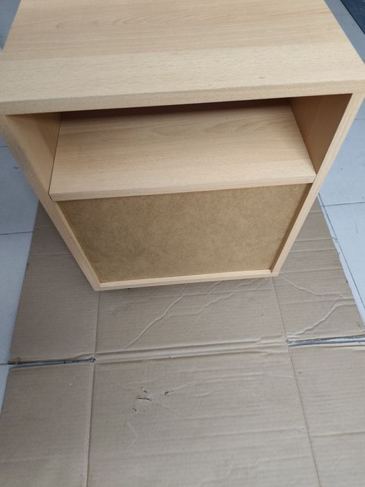 Mesa cabeceira usada