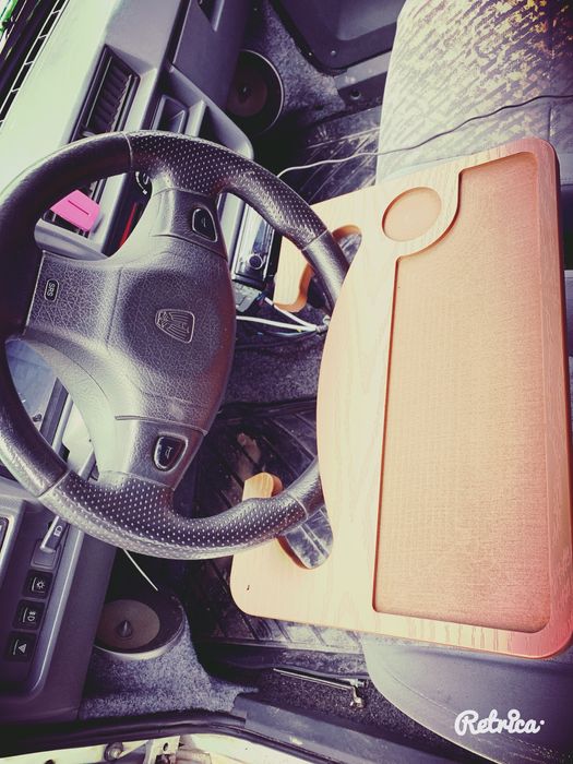 Стіл - підставка в авто