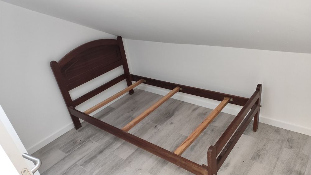 Quarto  em Almada. Romeira. 290 Euros