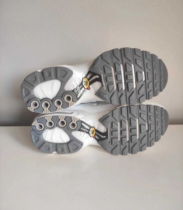 NIKE AIR MAX PLUS white men sneakers new 36-46