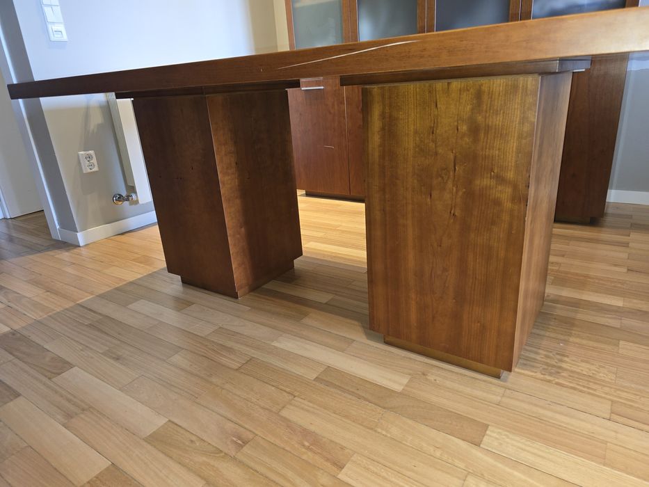 Mesa de Sala em madeira maciça