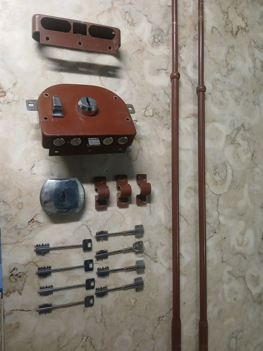 Fechadura de duas trancas em muito bom estadodo