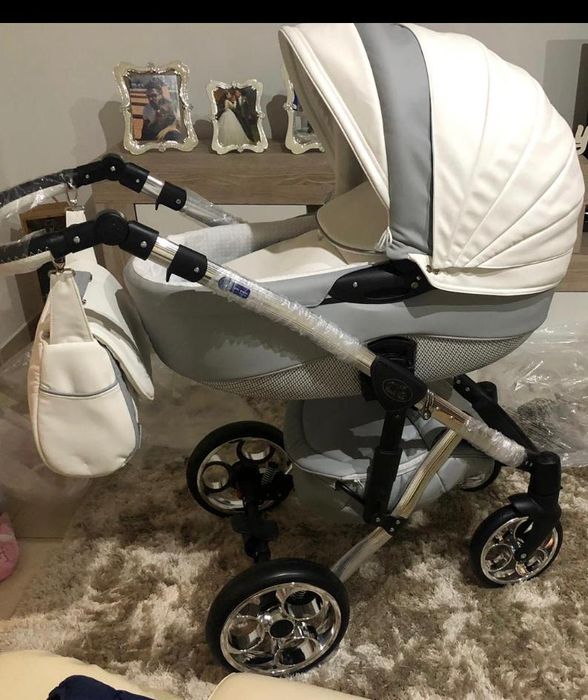 Carrinho bebe cinza e branco