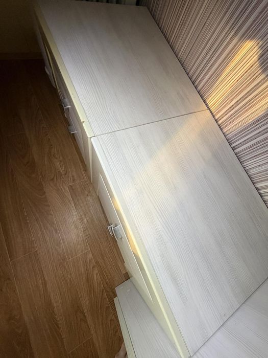 Туалетний столик з пуфом