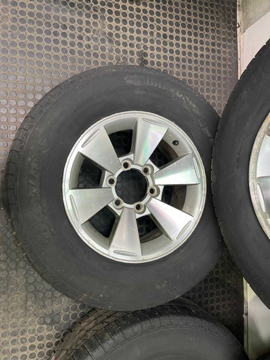 Jantes 16 com pneus Mitsubishi Pajero (Furação 6x139.7)