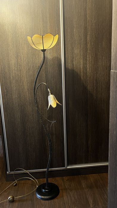Lampa stojaca do salonu lub sypialni