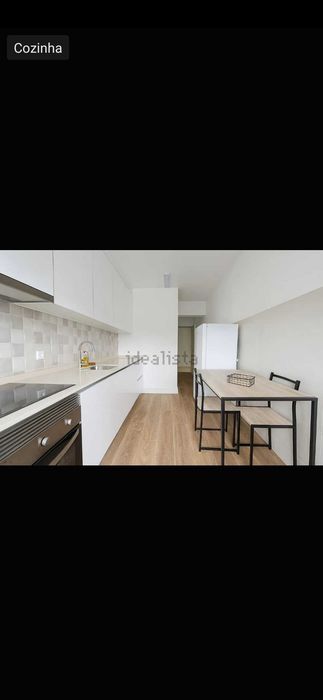 Alugo quarto mobilado com despesas incluidas em Telheiras/Lumiar