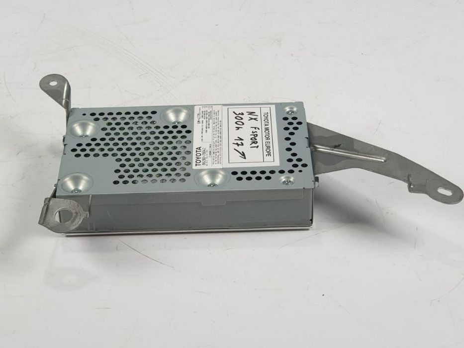 LEXUS 300h 2.5H od 2017 2021r Wzmacniacz Radia