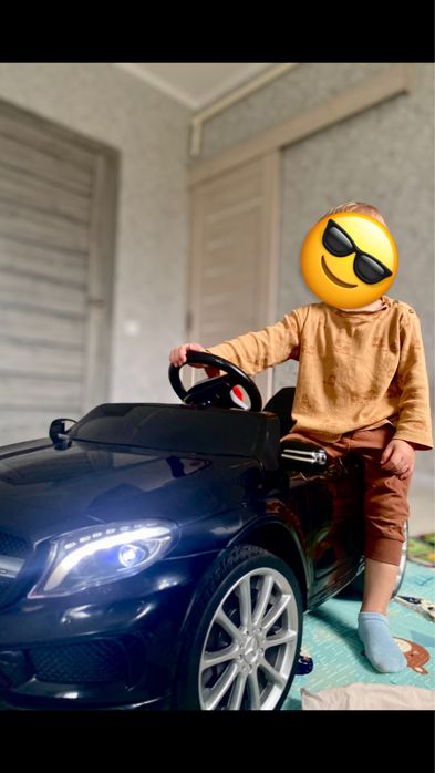 Електро автомобіль дитячий в чудовому стані