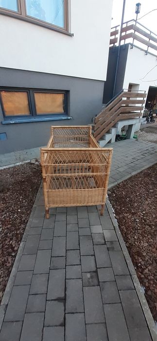 Sprzedam Stare łóżeczko wiklinowe