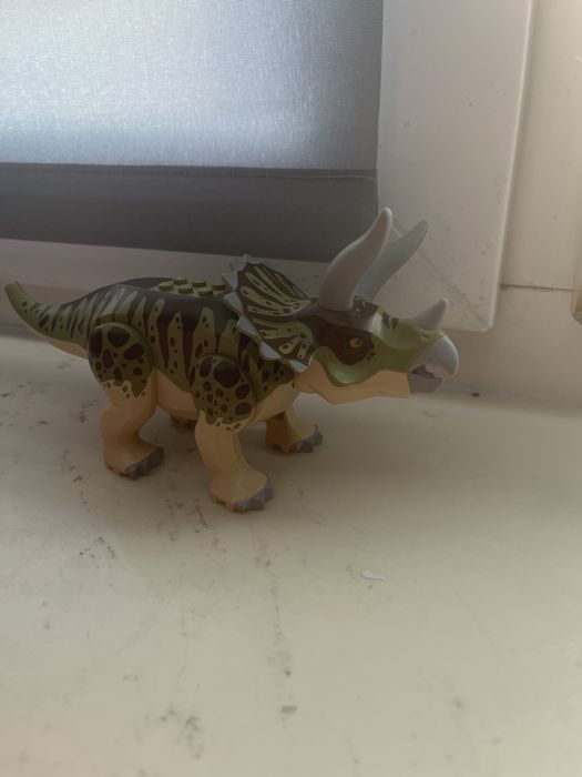dinozaur Triceratops z serii LEGO Jurassic World