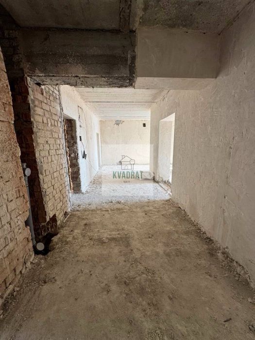 Продам простору 2-кімнатну квартиру з хорошим плануванням