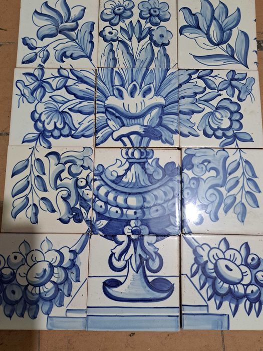 Painel 12 azulejos viúva Lamego