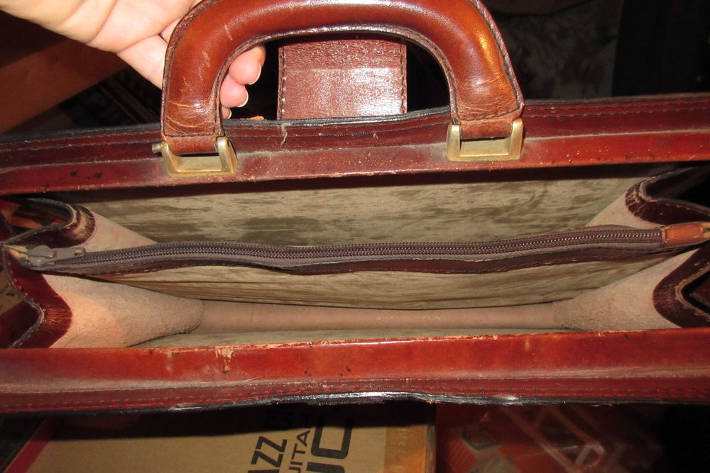 Pasta de gabinete totalmente em couro