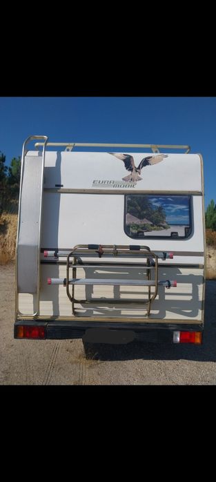 Vende-se autocaravana clássica Mercedes-Benz MB 100 com célula Eura Mobil, muito estimada e em excelente estado geral.