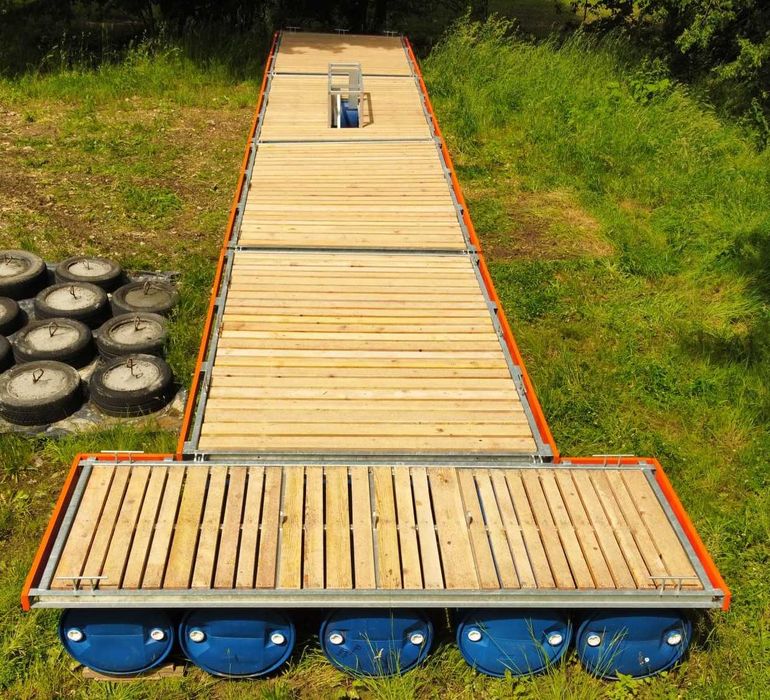 Pomost pływający do cumowania łodzi, motoróerk, jachtów.